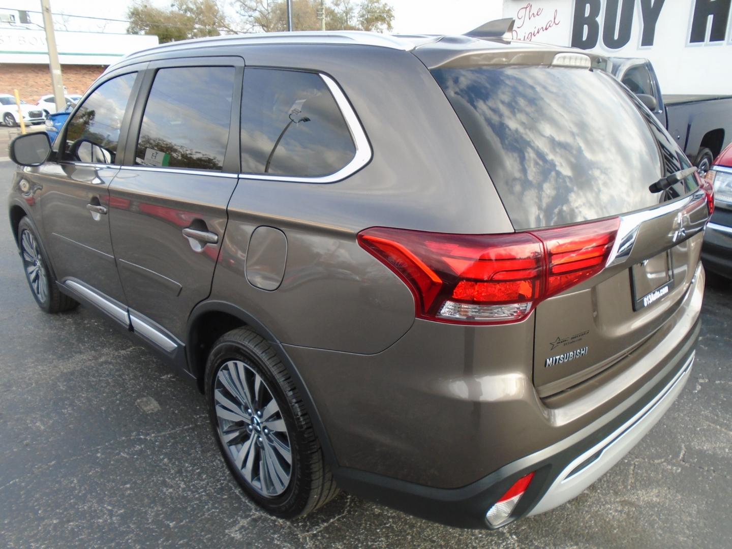 2019 Mitsubishi Outlander (JA4AD3A33KZ) , located at 6112 N Florida Avenue, Tampa, FL, 33604, (888) 521-5131, 27.954929, -82.459534 - Photo#4